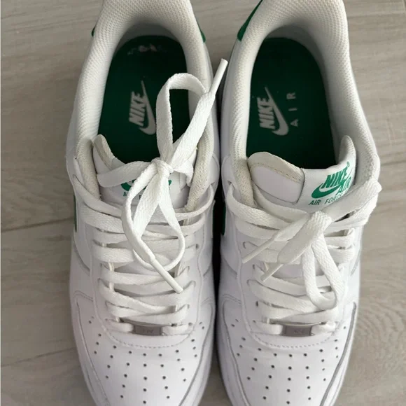 Nike Air White and Green Shoes - Picture 10 of 10